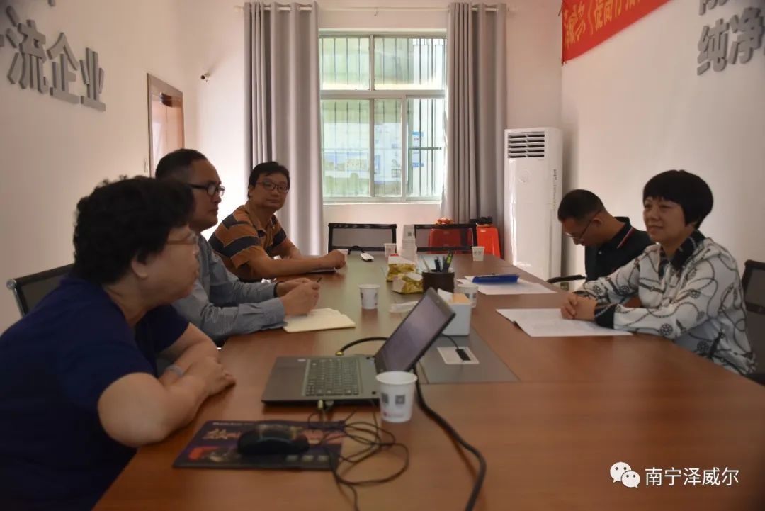 記良慶區(qū)統(tǒng)戰(zhàn)部部長黃均梅走訪南寧市澤威爾飼料有限公司5