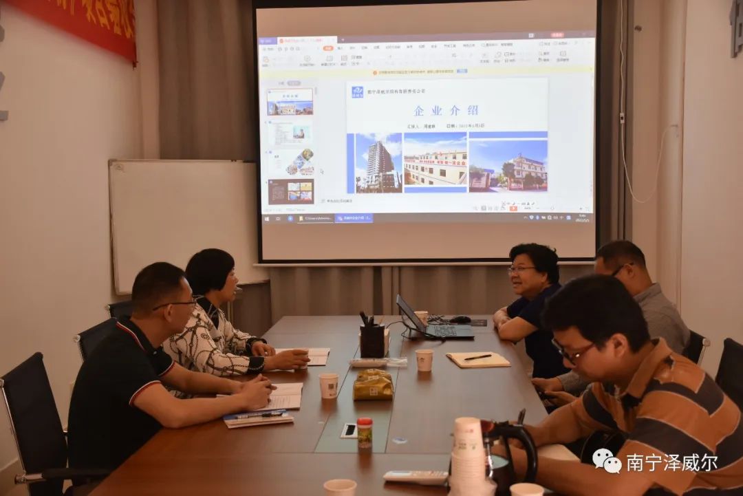 記良慶區(qū)統(tǒng)戰(zhàn)部部長黃均梅走訪南寧市澤威爾飼料有限公司4