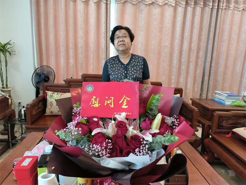 2022年6月2日科協(xié)慰問周建群工程師 (3)