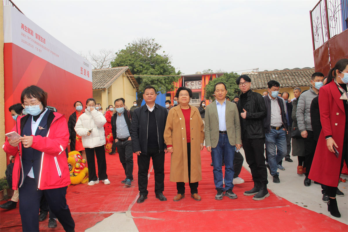 年產(chǎn)2萬噸單細(xì)胞飼料蛋白項(xiàng)目開業(yè)領(lǐng)導(dǎo)合影 年產(chǎn)2萬噸單細(xì)胞飼料蛋白項(xiàng)目開業(yè)領(lǐng)導(dǎo)合影