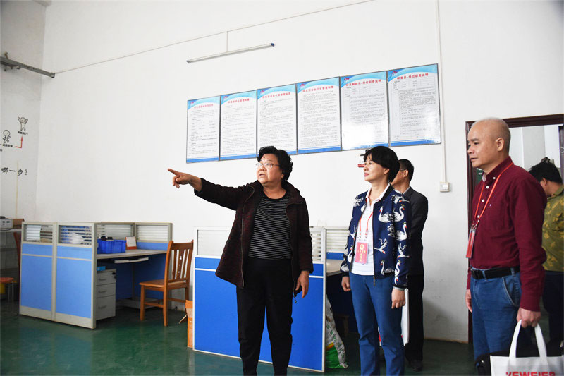 良慶區(qū)人大常委會(huì)檢查組蒞臨有機(jī)微量元素廠(chǎng)家澤威爾檢查指導(dǎo) 良慶區(qū)人大常委會(huì)檢查組蒞臨有機(jī)微量元素廠(chǎng)家澤威爾檢查指導(dǎo)