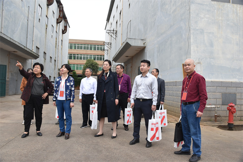 良慶區(qū)人大常委會(huì)檢查組蒞臨澤威爾檢查 良慶區(qū)人大常委會(huì)檢查組蒞臨澤威爾檢查